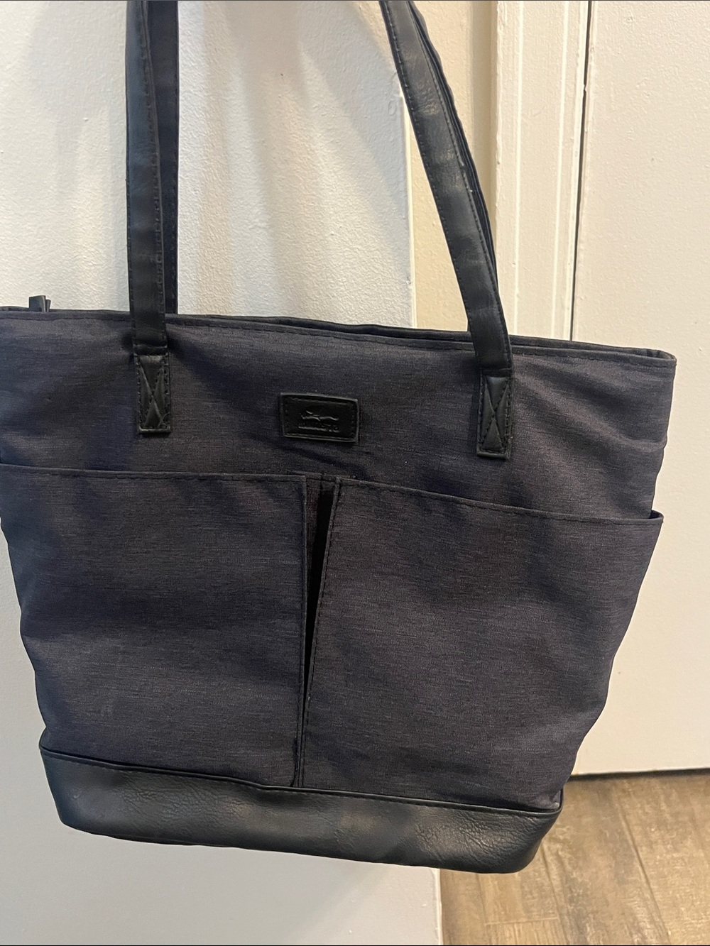Roots Black Canvas Shoulder Insulated Lunch BagTote with Black Trim - Picture 4 of 13